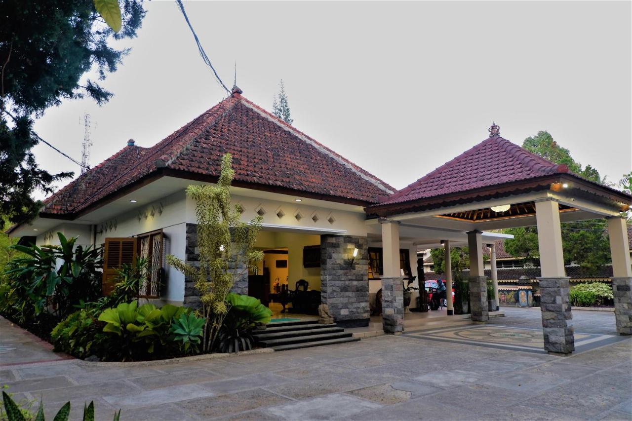 Hotel Minak Jinggo Бануванги Екстериор снимка