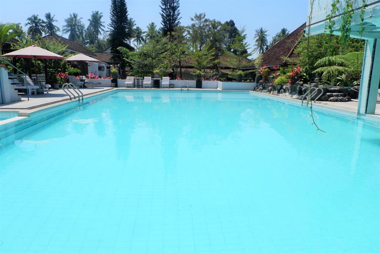 Hotel Minak Jinggo Бануванги Екстериор снимка